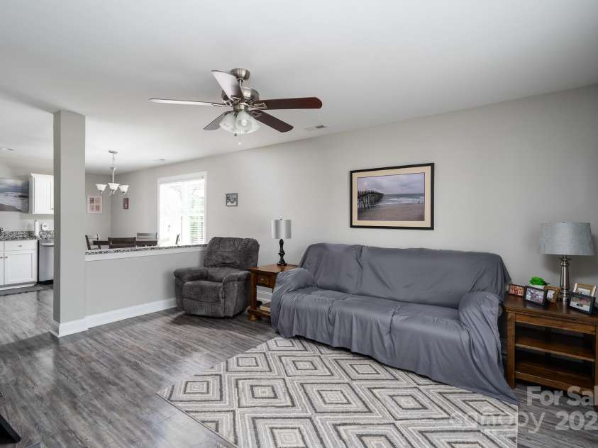 131 Crescent Street, Kannapolis, NC 28081.  MLS# CAR4286289, YatesRealty ID 30328. 