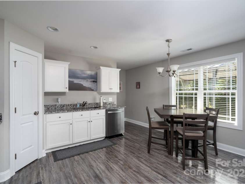 131 Crescent Street, Kannapolis, NC 28081.  MLS# CAR4286289, YatesRealty ID 30328. 