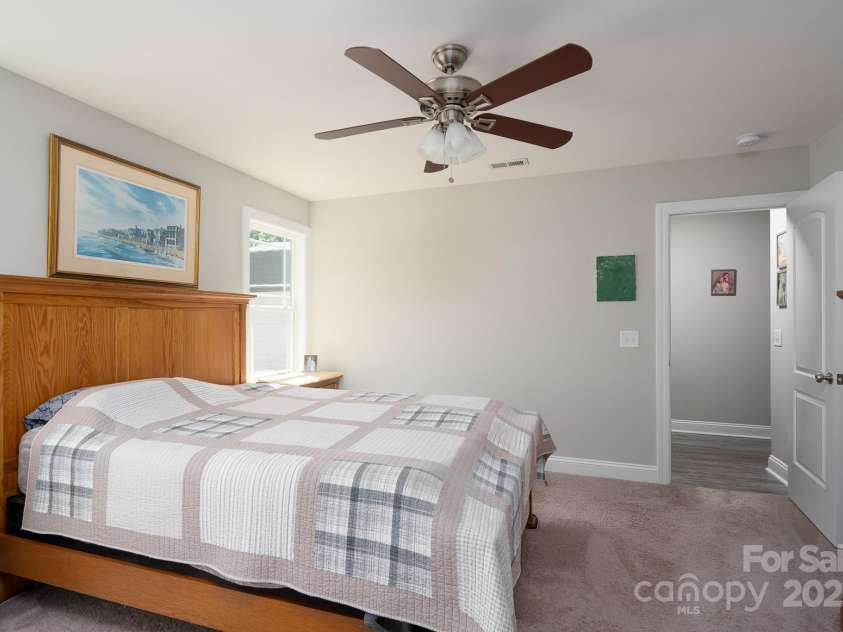 131 Crescent Street, Kannapolis, NC 28081.  MLS# CAR4286289, YatesRealty ID 30328. 