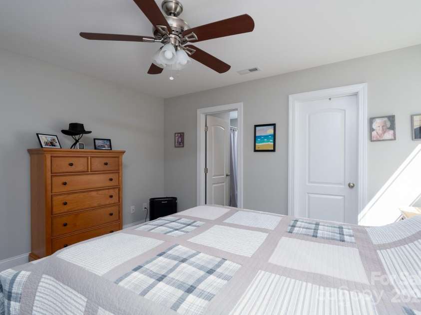 131 Crescent Street, Kannapolis, NC 28081.  MLS# CAR4286289, YatesRealty ID 30328. 