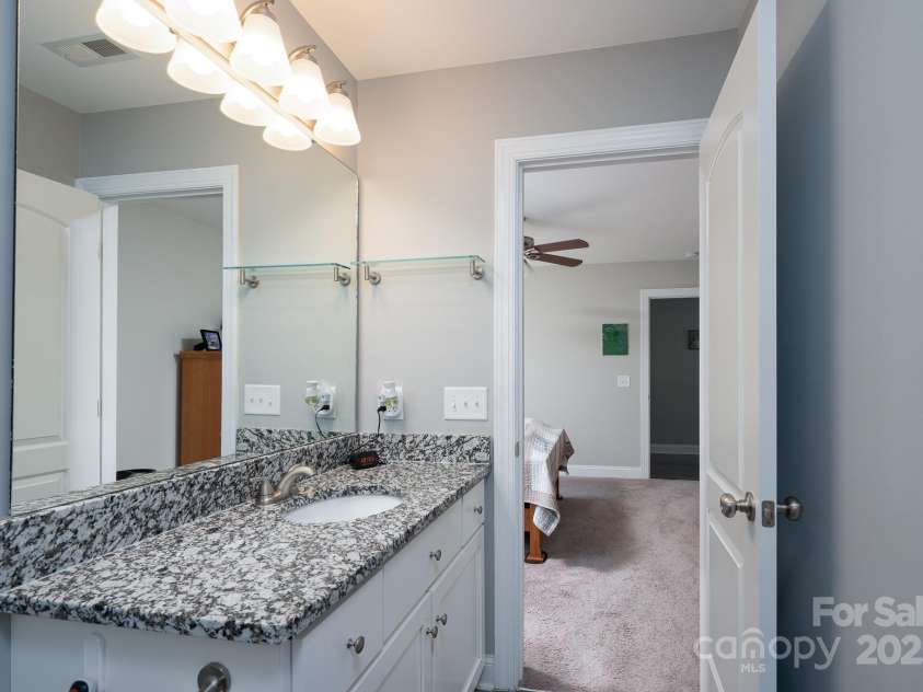 131 Crescent Street, Kannapolis, NC 28081.  MLS# CAR4286289, YatesRealty ID 30328. 