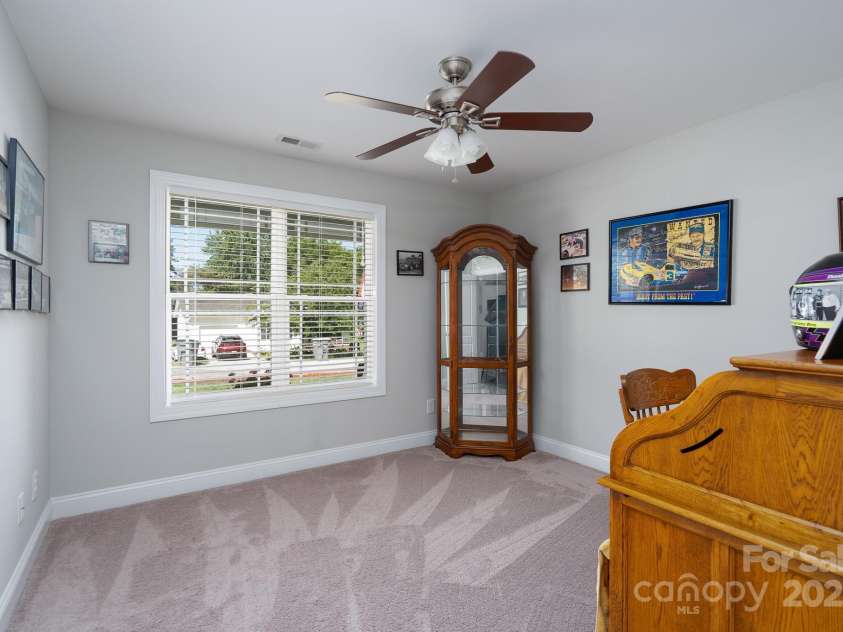 131 Crescent Street, Kannapolis, NC 28081.  MLS# CAR4286289, YatesRealty ID 30328. 