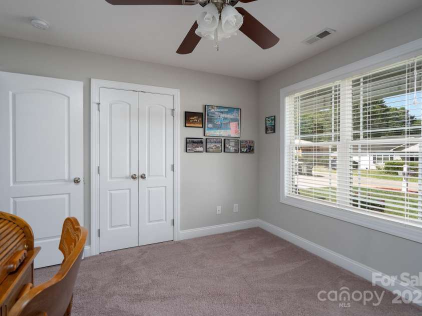 131 Crescent Street, Kannapolis, NC 28081.  MLS# CAR4286289, YatesRealty ID 30328. 