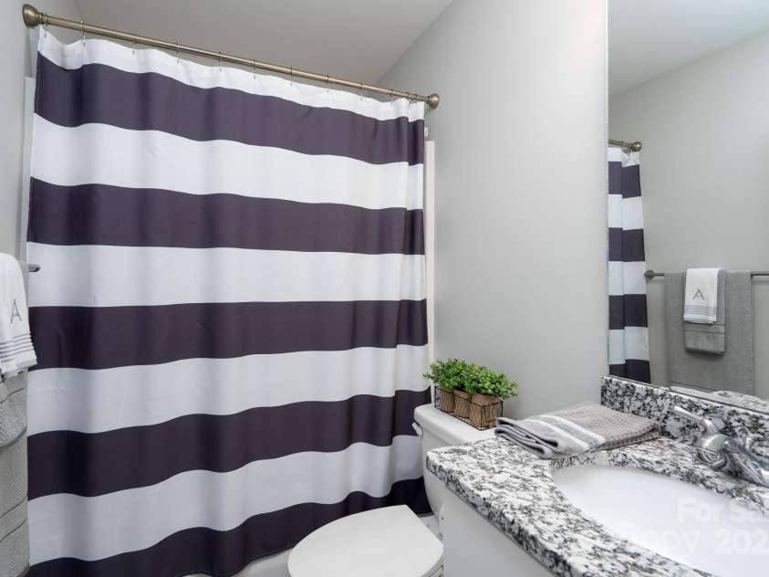 131 Crescent Street, Kannapolis, NC 28081.  MLS# CAR4286289, YatesRealty ID 30328. 