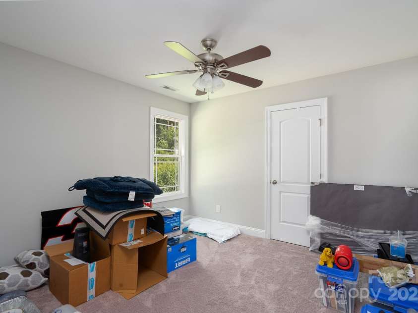 131 Crescent Street, Kannapolis, NC 28081.  MLS# CAR4286289, YatesRealty ID 30328. 