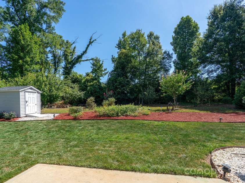 131 Crescent Street, Kannapolis, NC 28081.  MLS# CAR4286289, YatesRealty ID 30328. 