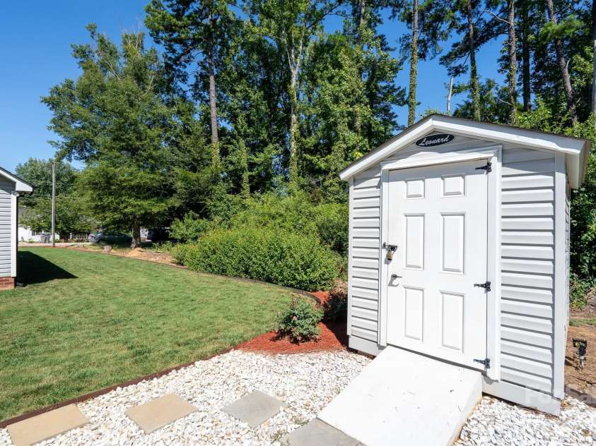 131 Crescent Street, Kannapolis, NC 28081.  MLS# CAR4286289, YatesRealty ID 30328. 