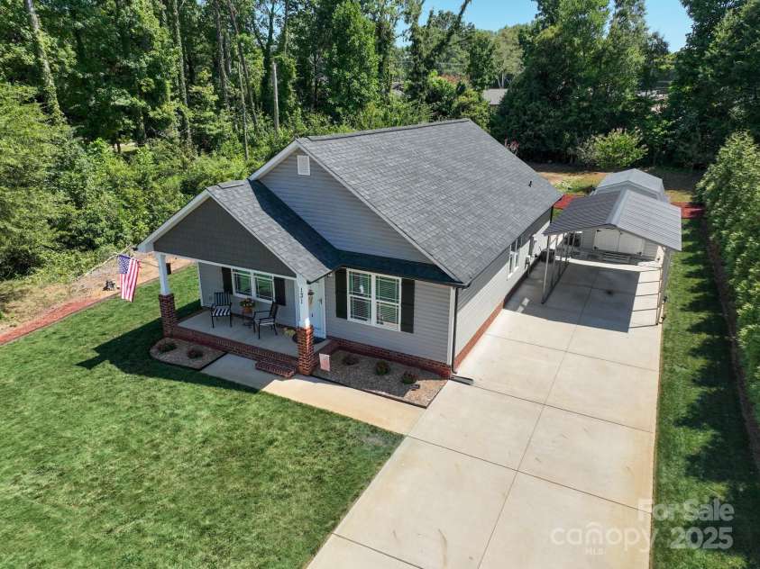 131 Crescent Street, Kannapolis, NC 28081.  MLS# CAR4286289, YatesRealty ID 30328. 