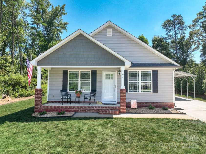 131 Crescent Street, Kannapolis, NC 28081.  MLS# CAR4286289, YatesRealty ID 30328. 