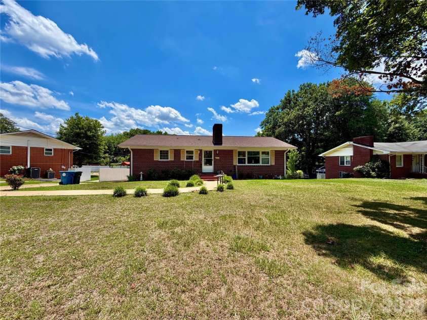 175 Neita Drive, Salisbury, NC 28147.  MLS# CAR4393344, YatesRealty ID 30328. 