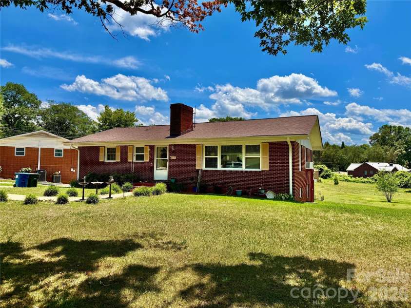 175 Neita Drive, Salisbury, NC 28147.  MLS# CAR4393344, YatesRealty ID 30328. 