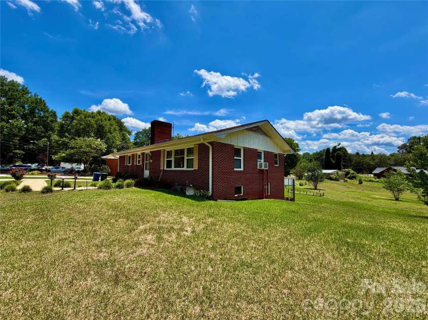 175 Neita Drive, Salisbury, NC 28147.  MLS# CAR4393344, YatesRealty ID 30328. 