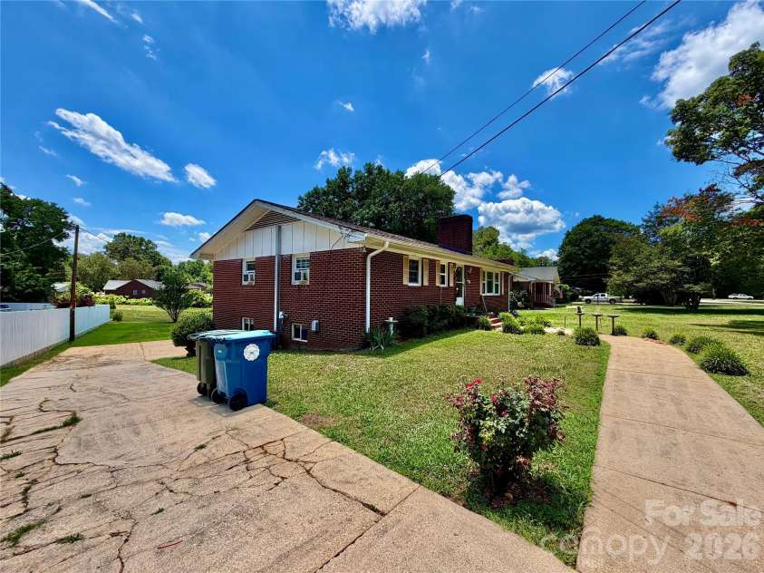 175 Neita Drive, Salisbury, NC 28147.  MLS# CAR4393344, YatesRealty ID 30328. 