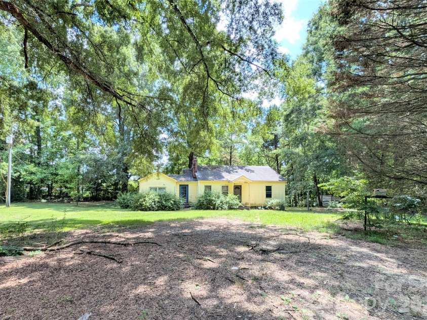 204 Brown Waterson Road, Cherryville, NC 28021.  MLS# CAR4393377, YatesRealty ID 30329. 