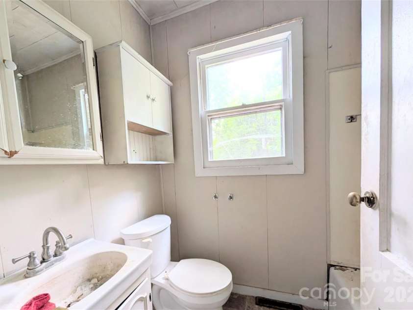 204 Brown Waterson Road, Cherryville, NC 28021.  MLS# CAR4393377, YatesRealty ID 30329. 
