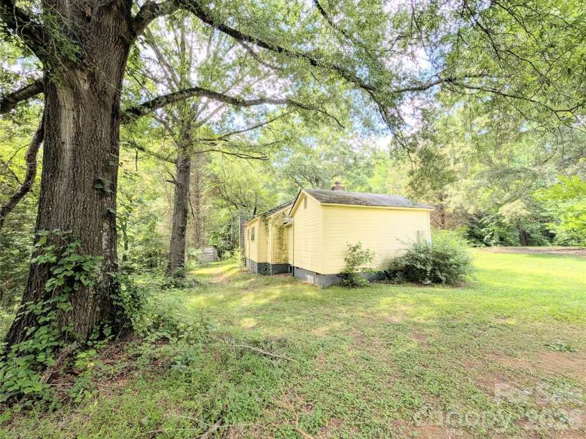 204 Brown Waterson Road, Cherryville, NC 28021.  MLS# CAR4393377, YatesRealty ID 30329. 