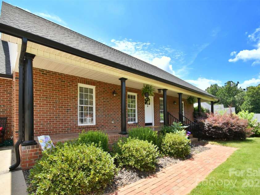 2914 Weatherfield Drive, Lincolnton, NC 28092.  MLS# CAR4283071, YatesRealty ID 30329. 