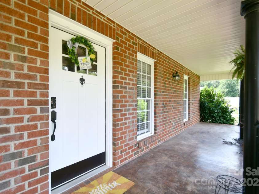 2914 Weatherfield Drive, Lincolnton, NC 28092.  MLS# CAR4283071, YatesRealty ID 30329. 