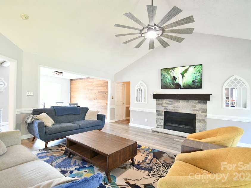 2914 Weatherfield Drive, Lincolnton, NC 28092.  MLS# CAR4283071, YatesRealty ID 30329. 