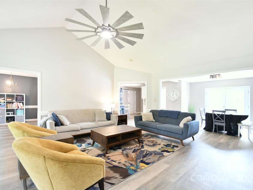 2914 Weatherfield Drive, Lincolnton, NC 28092.  MLS# CAR4283071, YatesRealty ID 30329. 