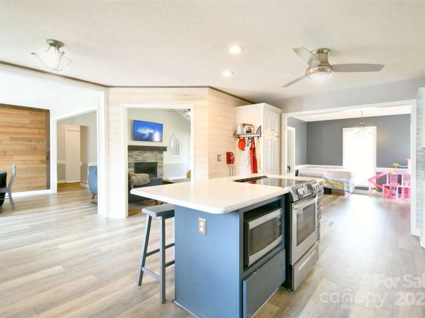 2914 Weatherfield Drive, Lincolnton, NC 28092.  MLS# CAR4283071, YatesRealty ID 30329. 