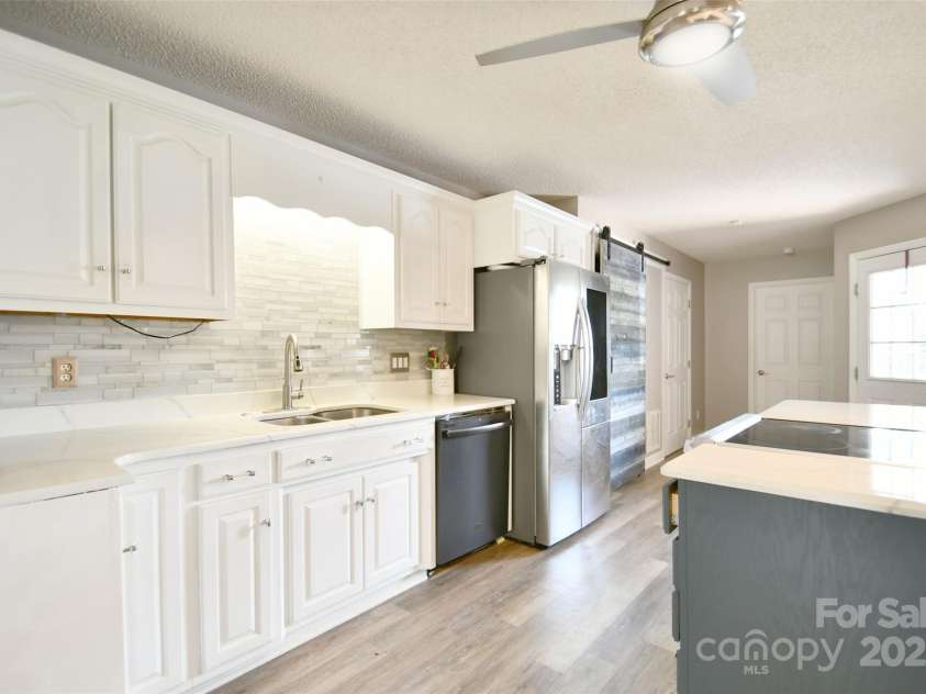 2914 Weatherfield Drive, Lincolnton, NC 28092.  MLS# CAR4283071, YatesRealty ID 30329. 