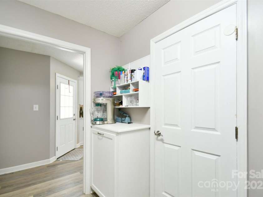 2914 Weatherfield Drive, Lincolnton, NC 28092.  MLS# CAR4283071, YatesRealty ID 30329. 