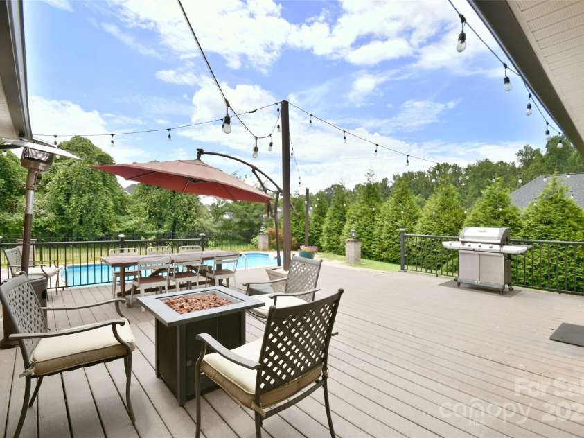 2914 Weatherfield Drive, Lincolnton, NC 28092.  MLS# CAR4283071, YatesRealty ID 30329. 