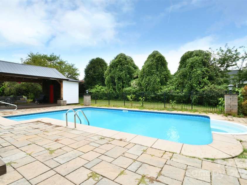 2914 Weatherfield Drive, Lincolnton, NC 28092.  MLS# CAR4283071, YatesRealty ID 30329. 