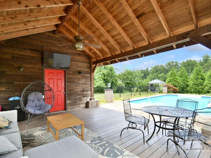 2914 Weatherfield Drive, Lincolnton, NC 28092.  MLS# CAR4283071, YatesRealty ID 30329. 