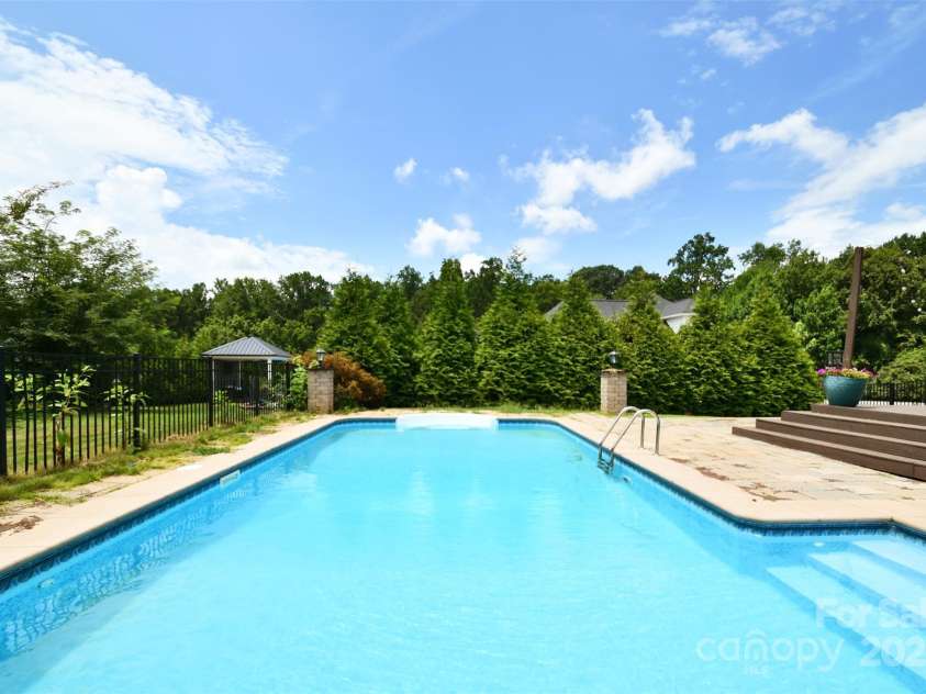 2914 Weatherfield Drive, Lincolnton, NC 28092.  MLS# CAR4283071, YatesRealty ID 30329. 