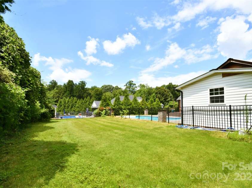 2914 Weatherfield Drive, Lincolnton, NC 28092.  MLS# CAR4283071, YatesRealty ID 30329. 