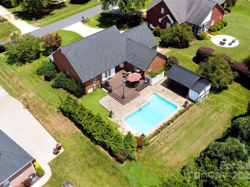 2914 Weatherfield Drive, Lincolnton, NC 28092.  MLS# CAR4283071, YatesRealty ID 30329. 