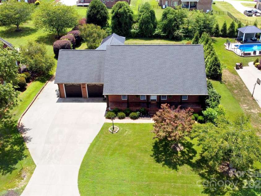 2914 Weatherfield Drive, Lincolnton, NC 28092.  MLS# CAR4283071, YatesRealty ID 30329. 