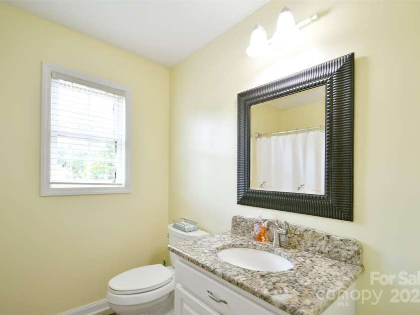 2914 Weatherfield Drive, Lincolnton, NC 28092.  MLS# CAR4283071, YatesRealty ID 30329. Hall Bath