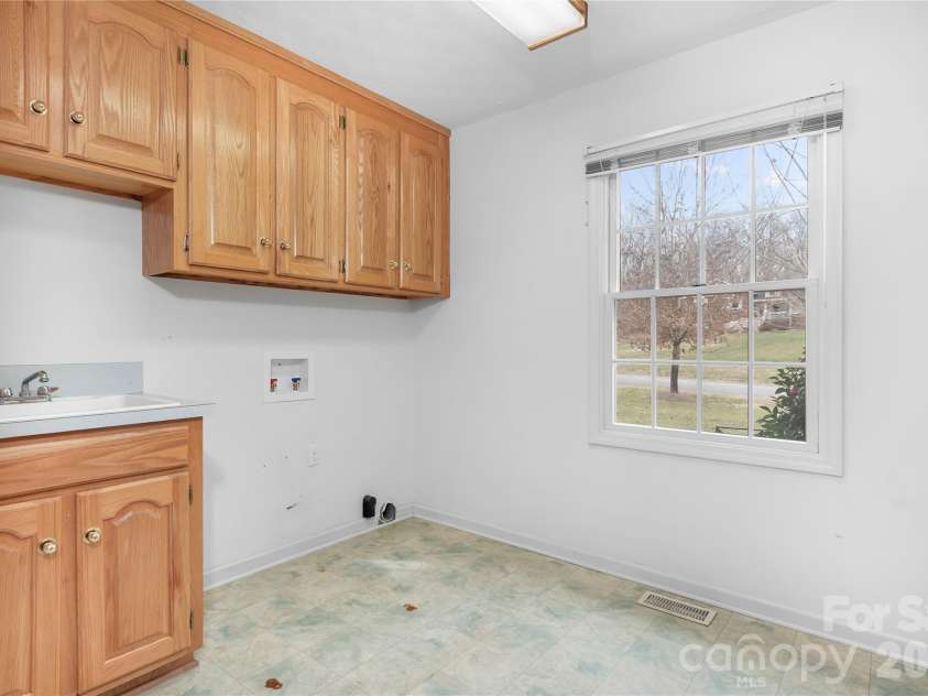2241 Cordia Circle, Newton, NC 28658.  MLS# CAR4354263, YatesRealty ID 3033. 