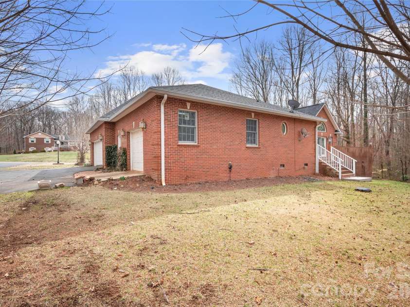 2241 Cordia Circle, Newton, NC 28658.  MLS# CAR4354263, YatesRealty ID 3033. 