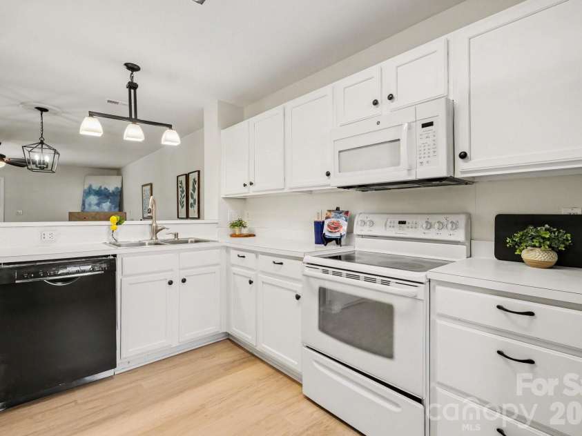 971 Heritage Parkway, Fort Mill, SC 29715.  MLS# CAR4371361, YatesRealty ID 30332. 