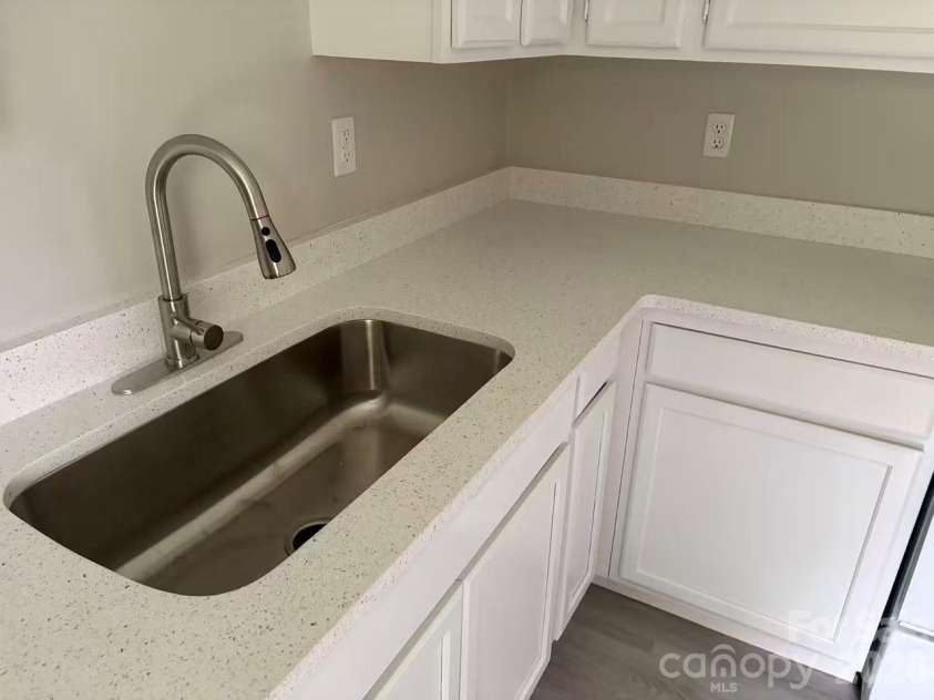 2200 Brookside Avenue, Kannapolis, NC 28081.  MLS# CAR4392276, YatesRealty ID 30333. 