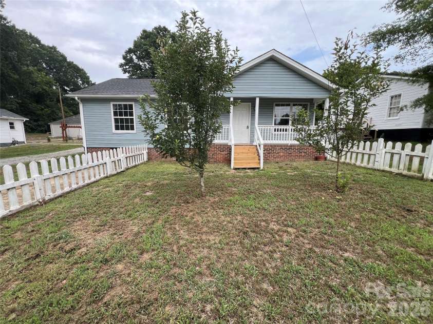 2200 Brookside Avenue, Kannapolis, NC 28081.  MLS# CAR4392276, YatesRealty ID 30333. 