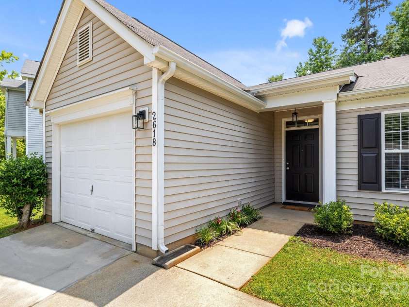 2618 Oasis Lane, Charlotte, NC 28214.  MLS# CAR4283938, YatesRealty ID 30335. 