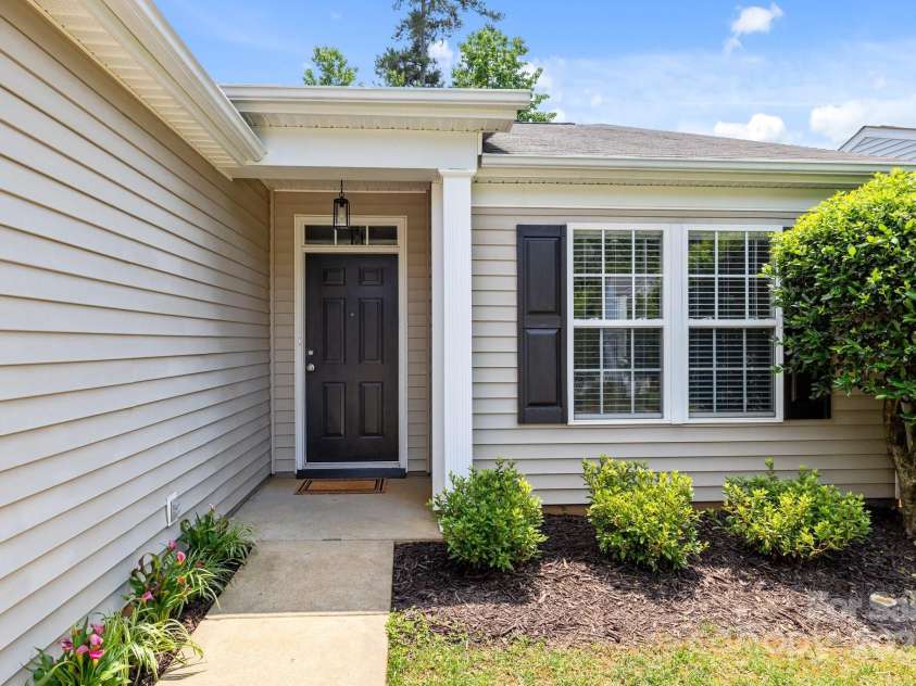 2618 Oasis Lane, Charlotte, NC 28214.  MLS# CAR4283938, YatesRealty ID 30335. 
