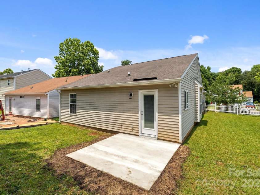 2618 Oasis Lane, Charlotte, NC 28214.  MLS# CAR4283938, YatesRealty ID 30335. 