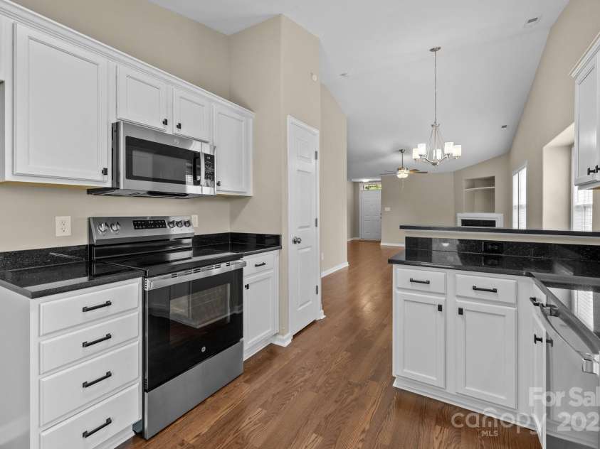 2618 Oasis Lane, Charlotte, NC 28214.  MLS# CAR4283938, YatesRealty ID 30335. 