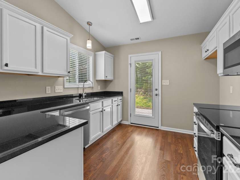 2618 Oasis Lane, Charlotte, NC 28214.  MLS# CAR4283938, YatesRealty ID 30335. 