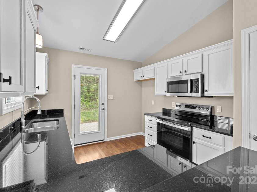 2618 Oasis Lane, Charlotte, NC 28214.  MLS# CAR4283938, YatesRealty ID 30335. 
