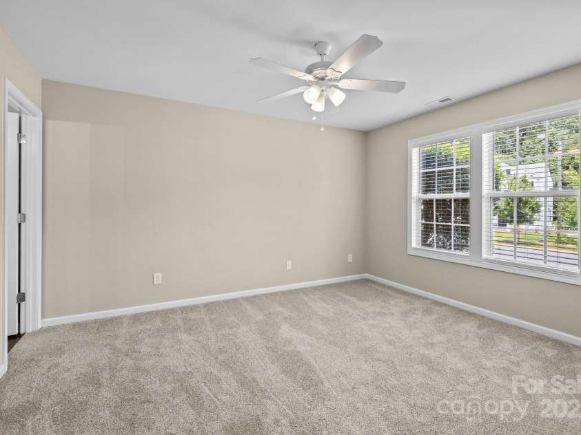 2618 Oasis Lane, Charlotte, NC 28214.  MLS# CAR4283938, YatesRealty ID 30335. 