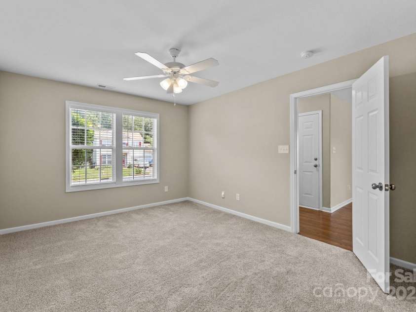 2618 Oasis Lane, Charlotte, NC 28214.  MLS# CAR4283938, YatesRealty ID 30335. 