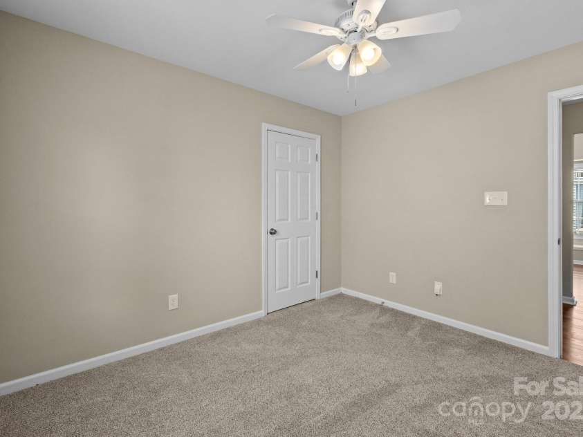 2618 Oasis Lane, Charlotte, NC 28214.  MLS# CAR4283938, YatesRealty ID 30335. 