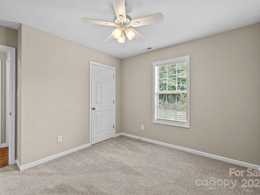 2618 Oasis Lane, Charlotte, NC 28214.  MLS# CAR4283938, YatesRealty ID 30335. 